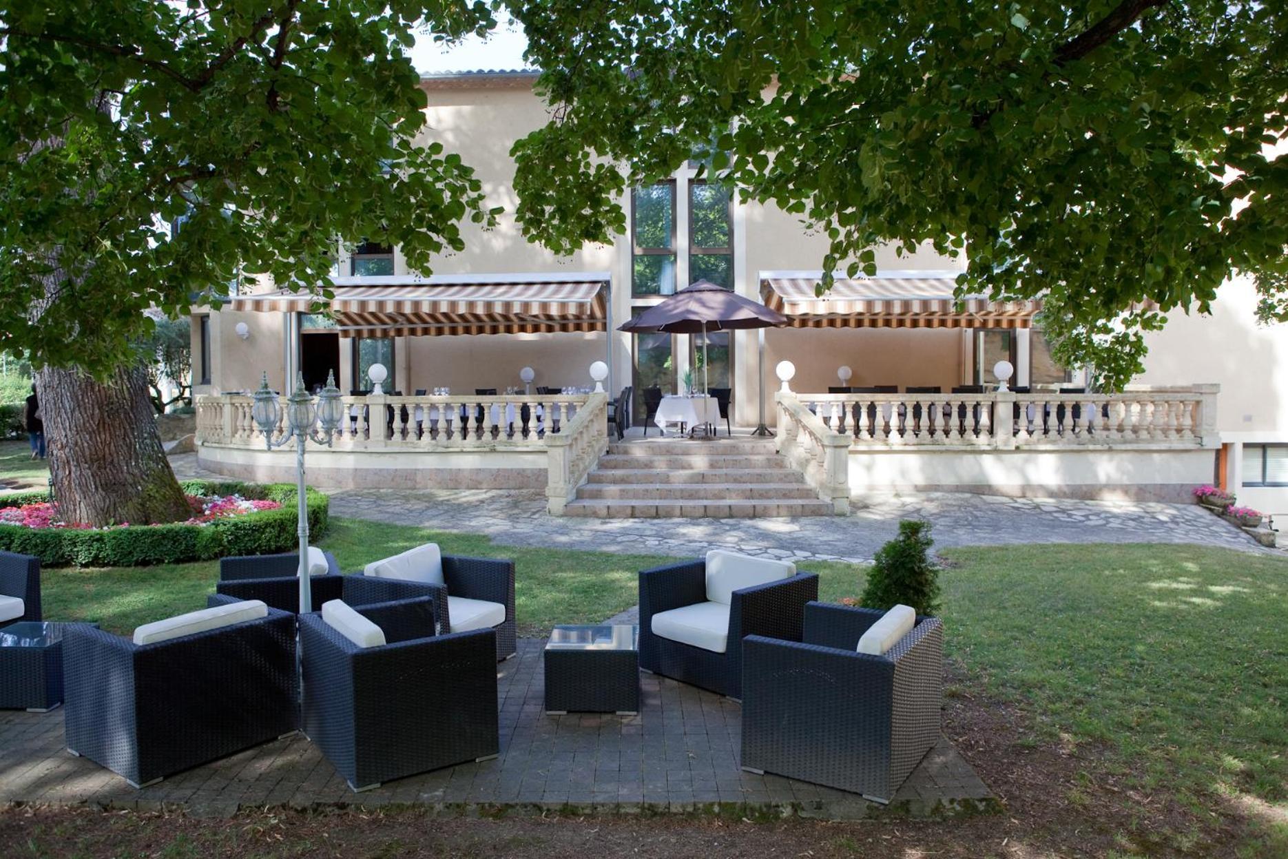Hotel Restaurant Du Chateau De La Tour 3*