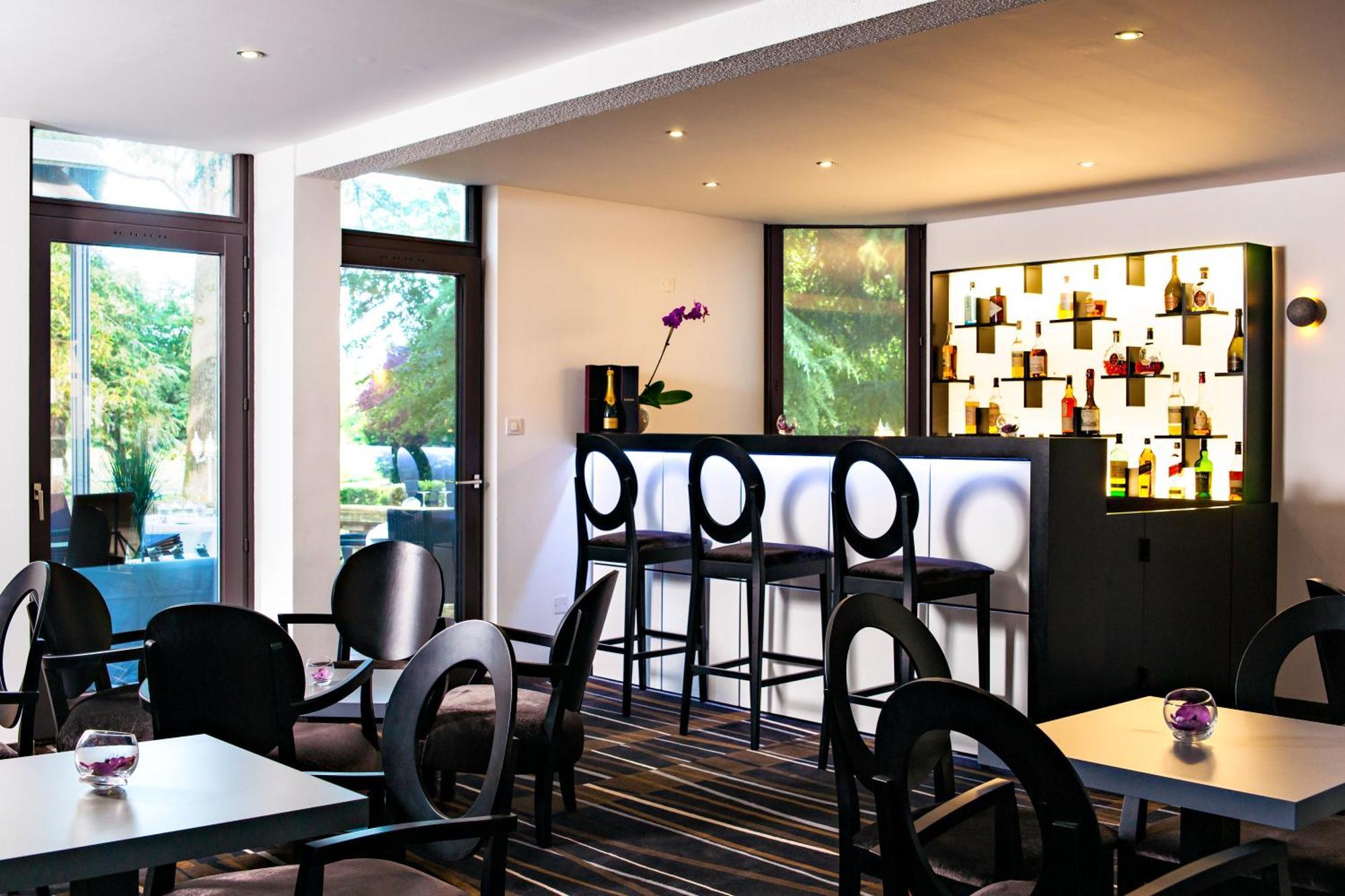 Restaurant Du Chateau De La Tour Hotel