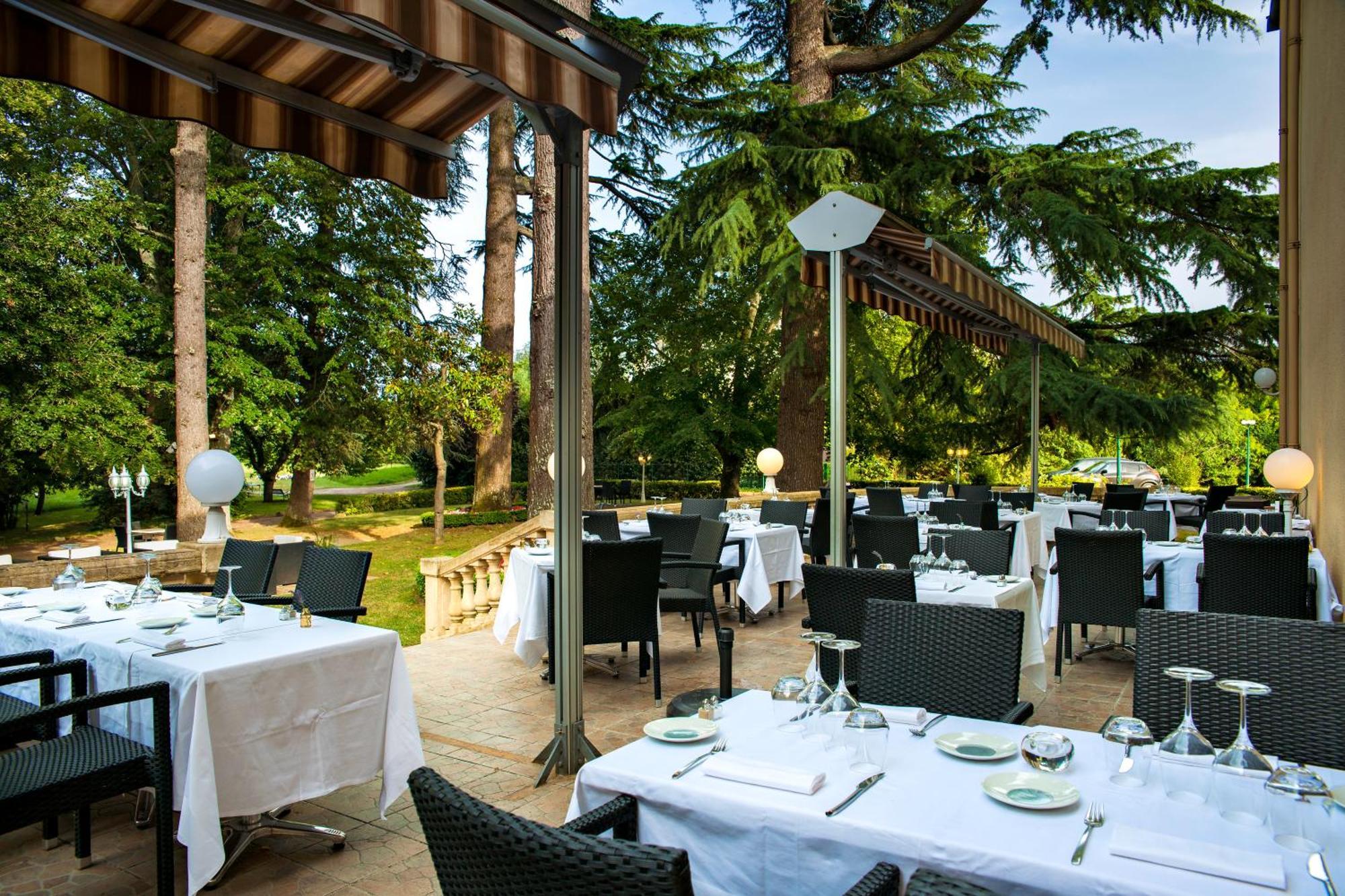Restaurant Du Chateau De La Tour Hotel Beguey